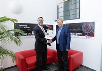 Plakette für Gute Zusammenarbeit: automotive thüringen und Vision & Control verstärken Kooperation