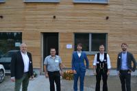 Eine Industriehalle in Holz zeigt anschaulich wie Nachhaltigkeit und Energieeffizienz funktioniert