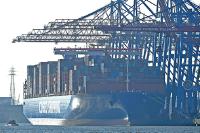Erstes 20.000-TEU-Containerschiff am Tollerort