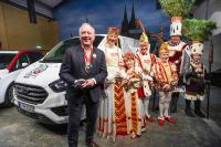 Tradition und Innovation: Ford elektrifiziert im 70. Rosenmontagszug die gesamte Bagagewagen-Flotte