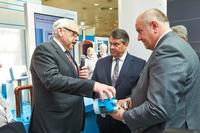 Hoher Besuch am Stand von Endress+Hauser in Hannover