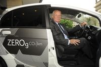 VDIK-Präsident Volker Lange fuhr zum Elektroautogipfel in Berlin bereits mit einem Elektromobil