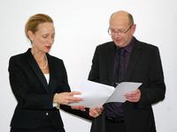 Heute noch zehnmal teurer als Gold - Forscher von Fraunhofer und Industrie arbeiten an der kostengünstigeren Herstellung für Galliumnitridkristalle