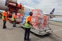 FedEx, Direct Relief, International Medical Corps und Heart to Heart International liefern gemeinsam Hilfsgüter nach Haiti