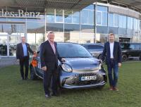 trans-o-flex and AUTOWELT.EBERT make a donation of green mobility for youth welfare