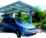 Solar Carports schützen vor Sonne und Regen und liefern Strom für Auto und Haus