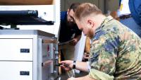 Übergabe von acht Patiententransporteinheiten (PTU NG) für den Airbus A330 MRTT an die MMU der NSPA