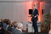 Überraschend, lehrreich, unterhaltsam - Philip Keil bei der 8. Business Night Bodensee in Friedrichshafen