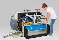 Trockenlauf im Wasser: igus Polymer-Kugellager für zuverlässigen Betrieb in Fahrradwaschanlage
