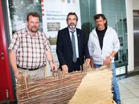 Wärmedämmung vor 3500 Jahren ging ganz einfach: "Flechtwand aus der Bronzezeit" im Eschenburger Rathaus