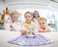 Kinder entdecken spielend die Hightechwelt