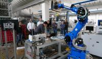 Zusammenarbeit von Mensch und Roboter