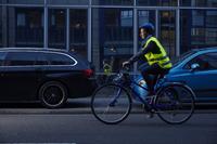 Winter: Helle Kleidung schützt Fußgänger und Radfahrer