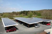 GÖDE Gruppe errichtet zweiten Solar-Carport – Unternehmen produziert in Waldaschaff insgesamt 224 Megawattstunden Solarstrom pro Jahr
