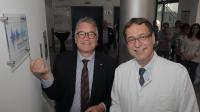 Jagau überreicht Netzwerk-Plakette an HNO-Klinik im KRH Nordstadt