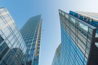 Mennica Legacy Tower - ein windschnittiges Segel mitten in Warschau