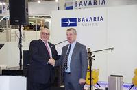 Bavaria Yachtbau und Transfluid vereinbaren Kooperation für Hybridantriebe in Motoryachten