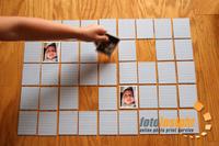 In ogni asilo nido, scuola e famiglia si deve giocare a giochi di memoria con foto dei volti