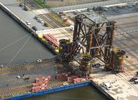 Jacket von WeserWind für Baltic 2 in Bremerhaven verladen