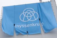 Neuer Markenauftritt von thyssenkrupp: Blaues Logo als Blickfang an der A 40