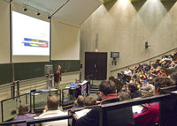 Praxisvorträge gegen Theoriefallen: ACE Schulungen im Hörsaal