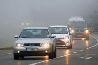 TÜV SÜD: Sicherer durch die Herbstsuppe