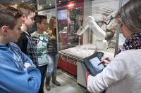 Jugendliche in Burladingen lernen bei Discover Industry Berufe und Technologien der Industrie 4.0 kennen