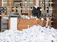 Von wegen digital: In jedem dritten Büro stapelt sich das Papier