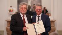 Prof. Horst Domdey erhält Auszeichnung "Pro meritis scientiae et litterarum" für die Vermittlung zwischen Wissenschaft und Wirtschaft