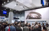 ZEISS mit zwei Objektivpremieren auf der NAB Show 2014