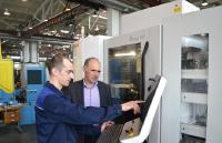 Sibirischer Werkzeugbauer vertraut auf schwäbische Schärftechnik