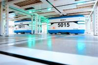Macht Regalen in Warenlagern Beine: die Roboterflotte „Boby“
