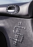 Mit CRYSTAL-Design bringt FOLIA TEC® Rapper-Glamour aufs Auto
