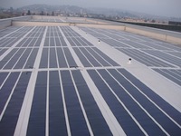 Eine umweltfreundliche Lösung dank Solar Integrated / UNI-SOLAR® für den neuen Hauptsitz von Diesel