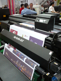 Großer Messestand mit Rundum-Paket: Drucksysteme, Dienstleistung, Finishing
