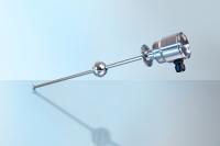 Reed level transmitter suitable for food