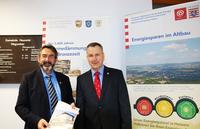 "Hessische Energiespar-Aktion" präsentiert Informationen zur Gebäudemodernisierung im Rathaus-Foyer der Marktgemeinde Haunetal