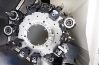 Efficient and complete machining on lathes and machining centers using flexible tool systems