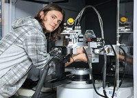 Großgerät findet Spannungen bei Material heraus