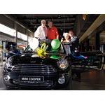 MINI Cooper für lachende Kinder