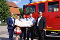 DS Deutsche Systemhaus GmbH übergibt Spende von 6000 Euro an die Freiwillige Feuerwehr