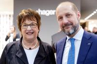 Brigitte Zypries zu Gast am Stand der Hager Group auf der Light + Building 2018