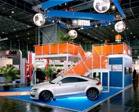 Satinierte Plexiglaskugeln für Messepräsentation von IMS