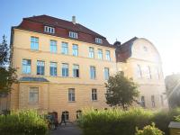 Über dem Karolinum geht die Sonne auf
