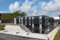Solarfassade reflektiert High-Tech-Nutzung