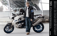 Nick Heidfeld testet BMW HP2 Megamoto