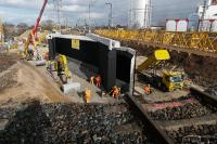Neues Kreuzungsbauwerk in einer Woche passgenau eingesetzt