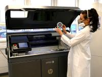 Jetzt wird's bunt! Das SKZ erweitert sein 3D-Druck-Portfolio um die "Multi Jet Fusion"-Technologie