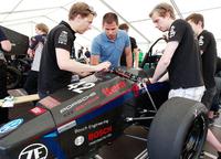 Bosch macht Studenten-Rennwagen fit für internationalen Wettbewerb