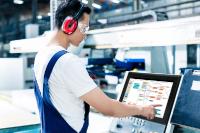2-in-1 Lösung - IIoT Edge PC und Visualisierung in Einem